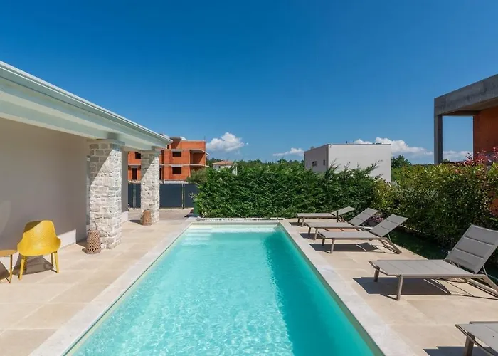 Audrey By 4* Valizza